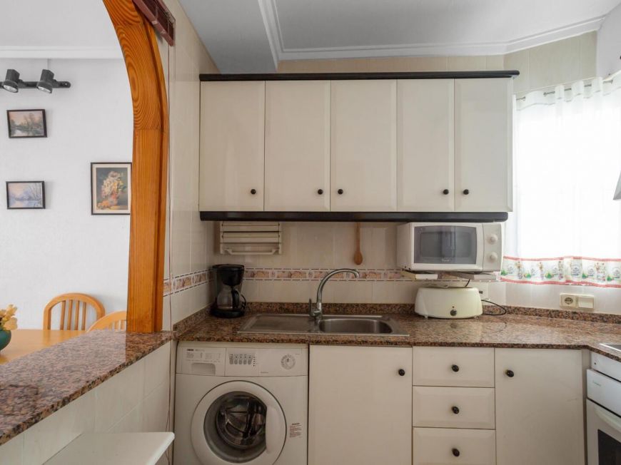 Španělsko Opportunity for a two-bedroom apartment with a pool below Habaneras near Playa del Cura