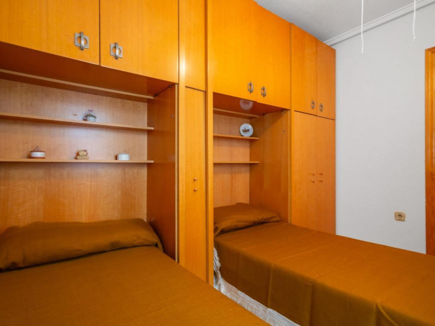 Španělsko Opportunity for a two-bedroom apartment with a pool below Habaneras near Playa del Cura