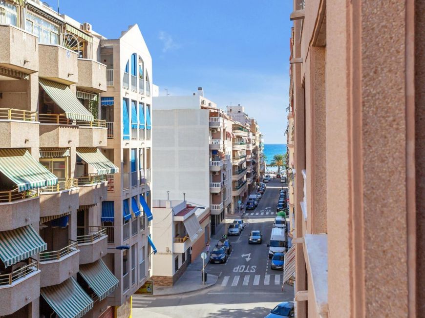 Španělsko Opportunity for a two-bedroom apartment with a pool below Habaneras near Playa del Cura