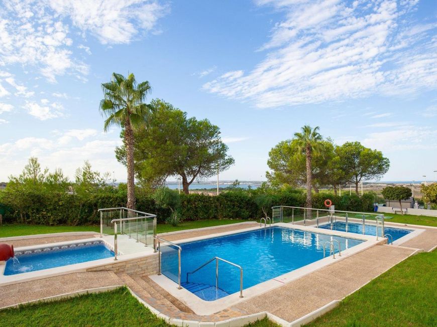 Espanha 2 bedroom opportunity with views and pool