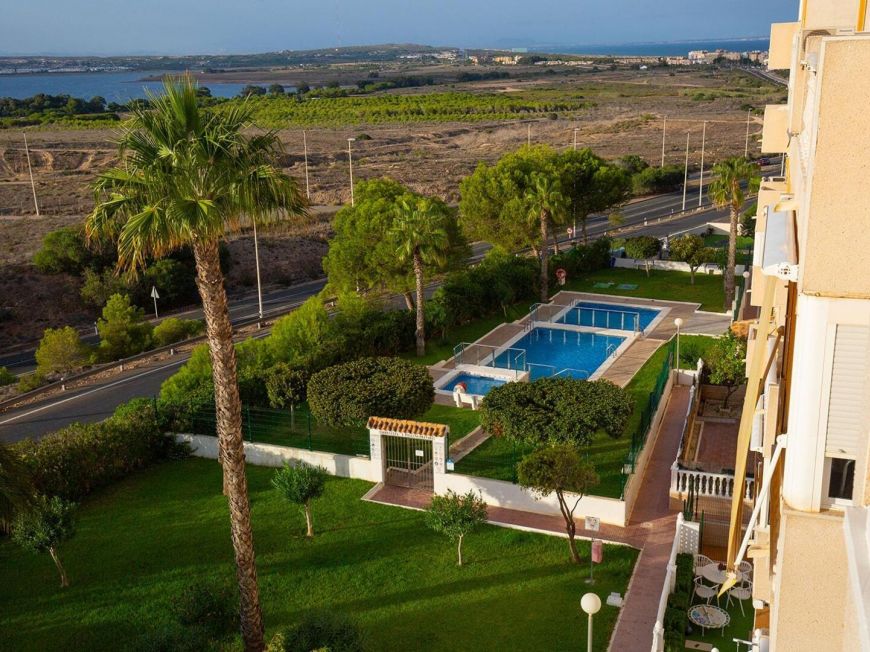 Espanha 2 bedroom opportunity with views and pool