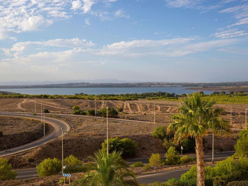 Espanha 2 bedroom opportunity with views and pool