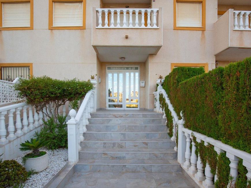 Espanha 2 bedroom opportunity with views and pool