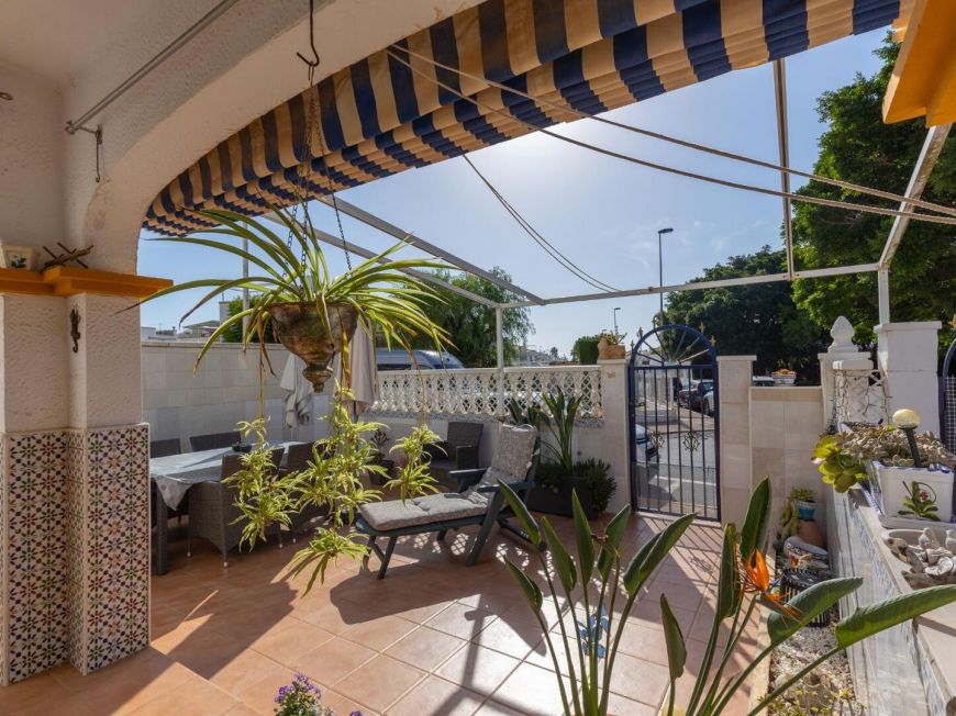 Španělsko Cozy Ground-Floor Bungalow with Garden in Torrevieja