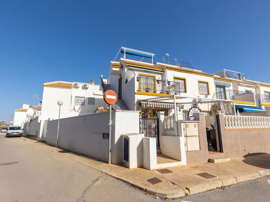 Španělsko Cozy Ground-Floor Bungalow with Garden in Torrevieja