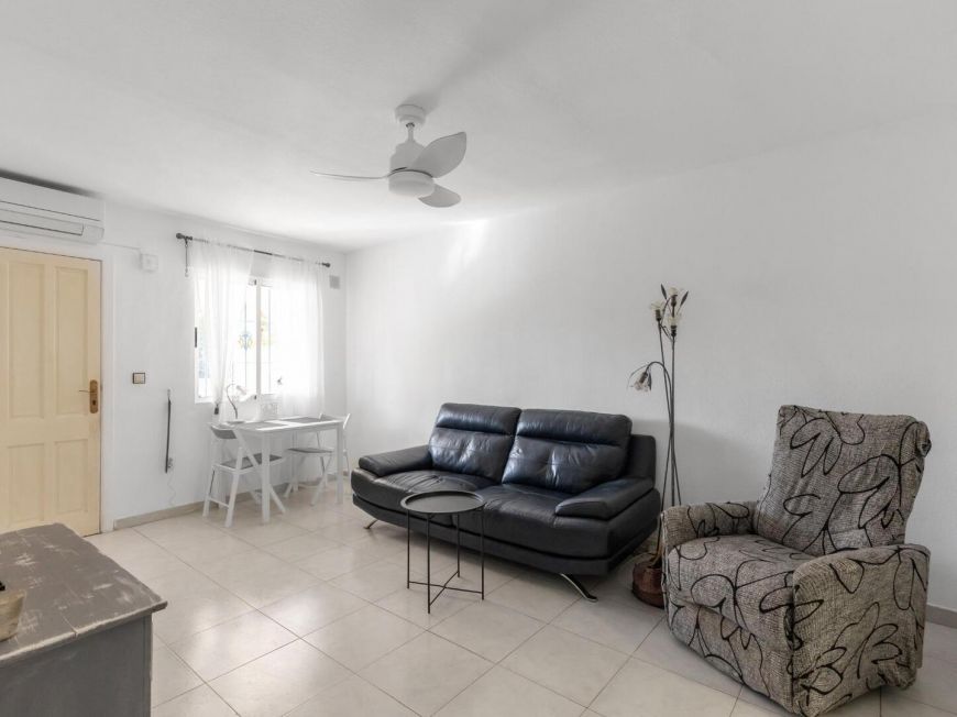 Španělsko Cozy Ground-Floor Bungalow with Garden in Torrevieja