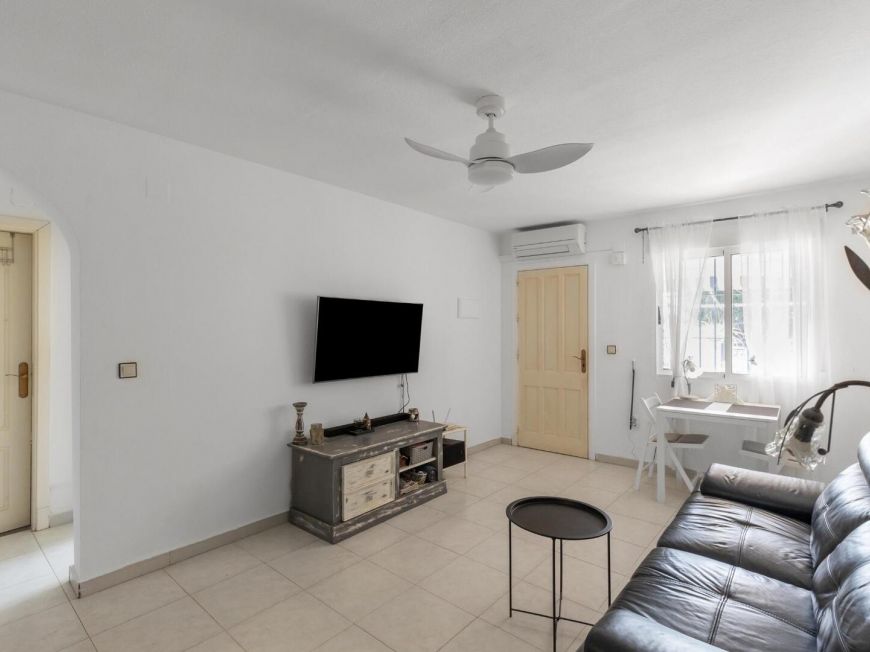 Španělsko Cozy Ground-Floor Bungalow with Garden in Torrevieja