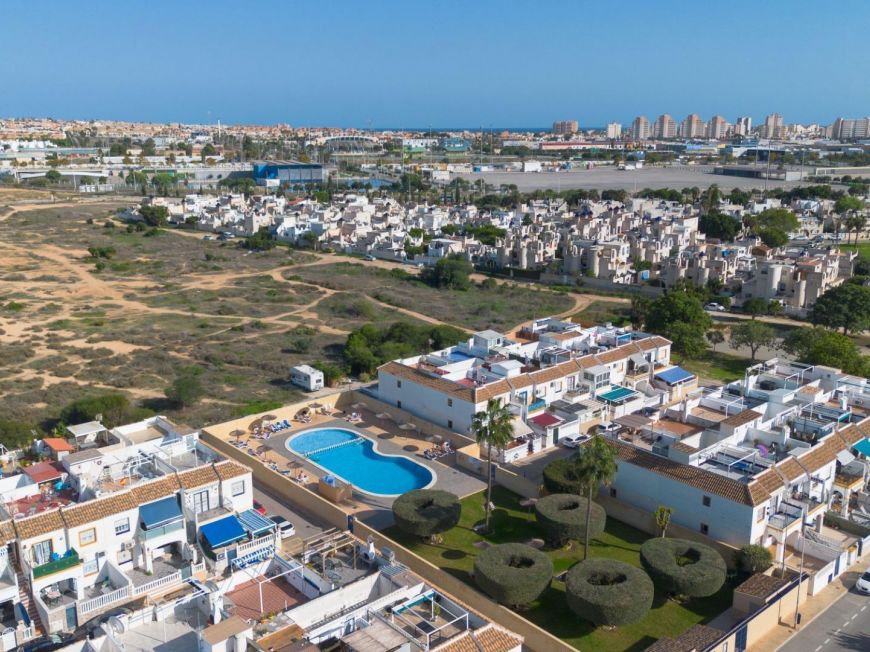 Španělsko Cozy Ground-Floor Bungalow with Garden in Torrevieja