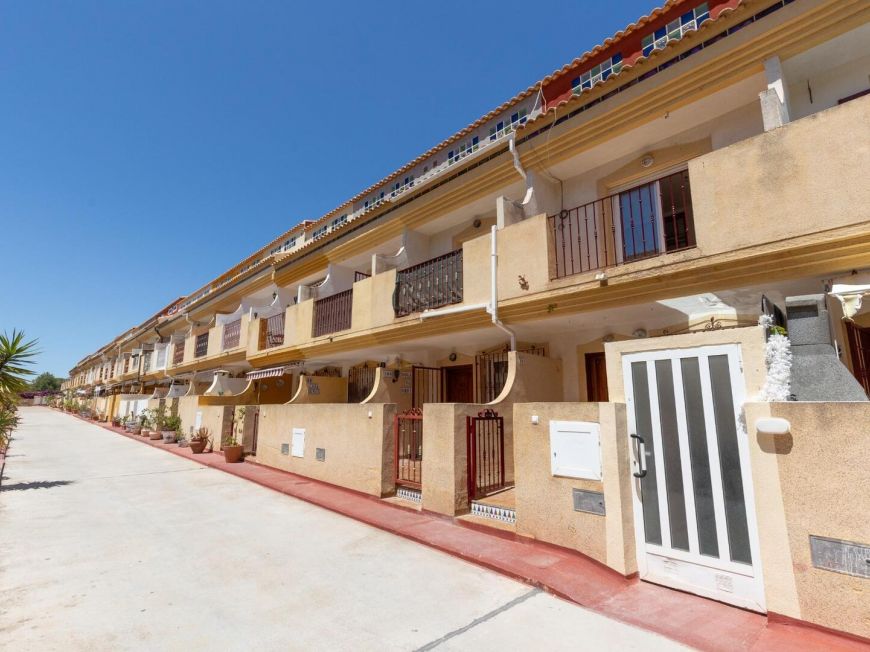 Испания Светлый трехэтажный дом на продажу – Южная ориентация, рядом с пляжем
