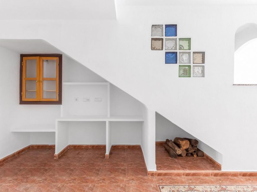 Испания Светлый трехэтажный дом на продажу – Южная ориентация, рядом с пляжем