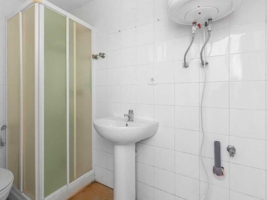 Испания Светлый трехэтажный дом на продажу – Южная ориентация, рядом с пляжем