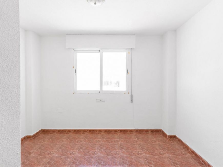 Испания Светлый трехэтажный дом на продажу – Южная ориентация, рядом с пляжем