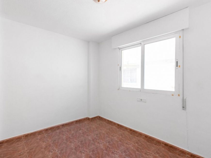 Испания Светлый трехэтажный дом на продажу – Южная ориентация, рядом с пляжем