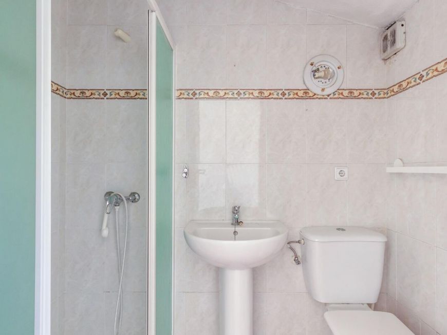 Испания Светлый трехэтажный дом на продажу – Южная ориентация, рядом с пляжем