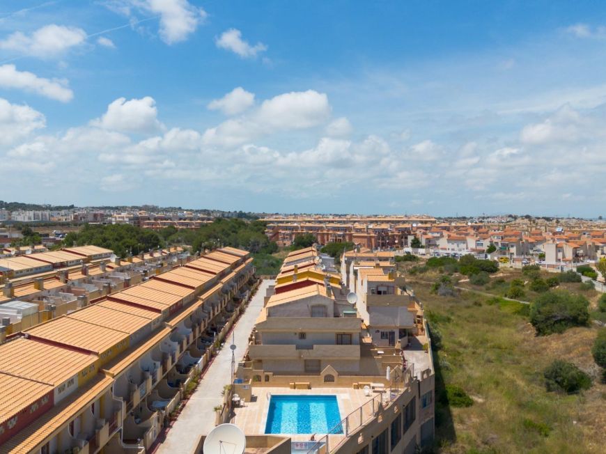 Испания Светлый трехэтажный дом на продажу – Южная ориентация, рядом с пляжем