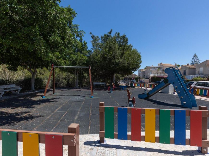 Испания Светлый трехэтажный дом на продажу – Южная ориентация, рядом с пляжем