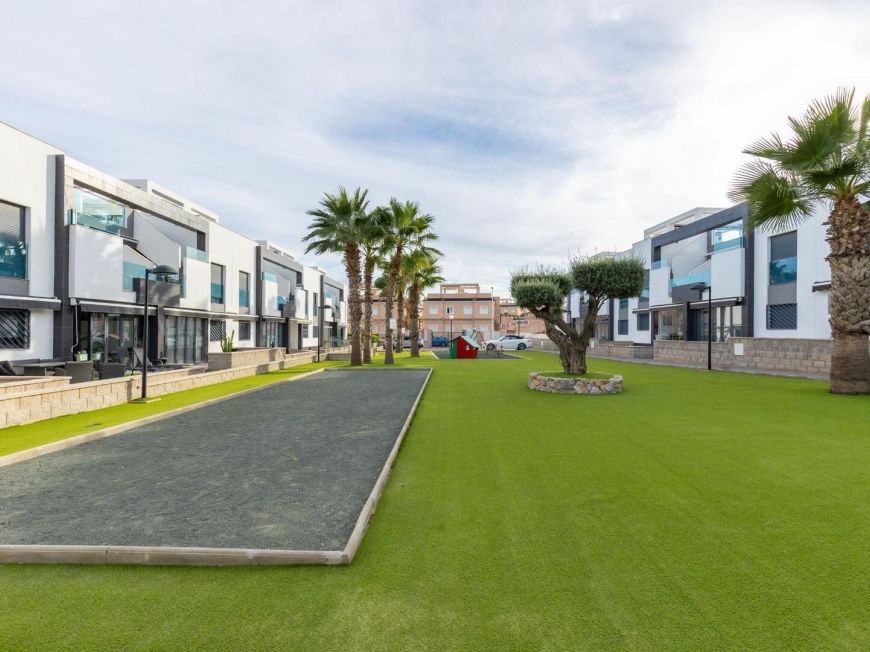 Espanha Top Floor Bungalow with Private Solarium – Oasis Beach 7, Punta Prima (Torrevieja)