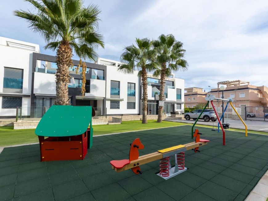 Espanha Top Floor Bungalow with Private Solarium – Oasis Beach 7, Punta Prima (Torrevieja)