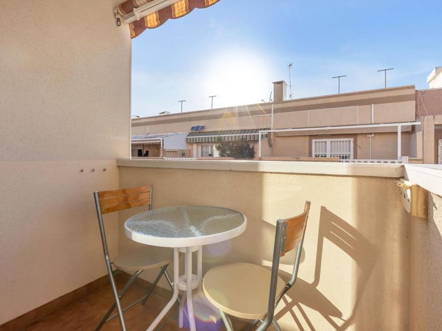 España Oportunidad impecable de 2 dorm con SOL