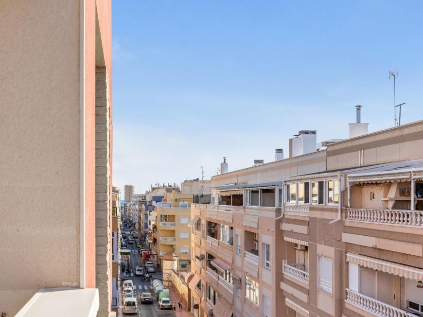 España Oportunidad impecable de 2 dorm con SOL