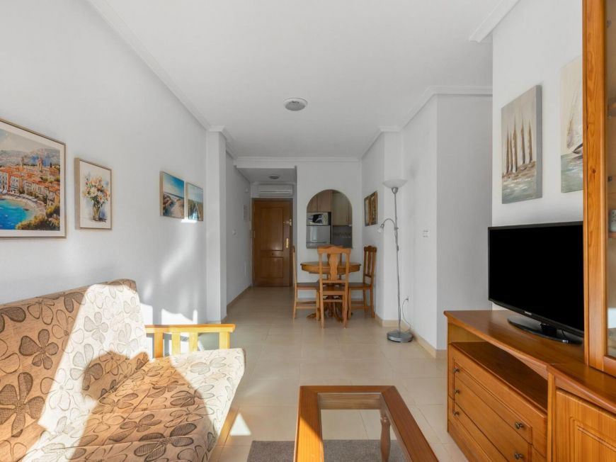 España Oportunidad impecable de 2 dorm con SOL