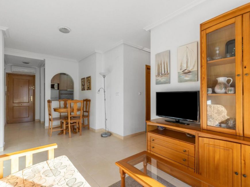 España Oportunidad impecable de 2 dorm con SOL