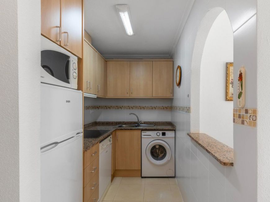 España Oportunidad impecable de 2 dorm con SOL