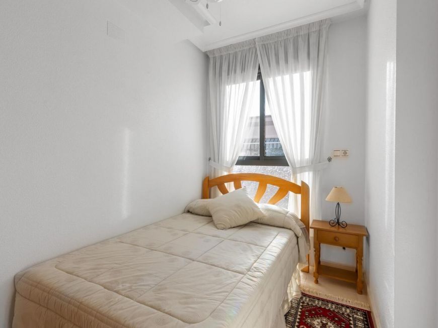 España Oportunidad impecable de 2 dorm con SOL