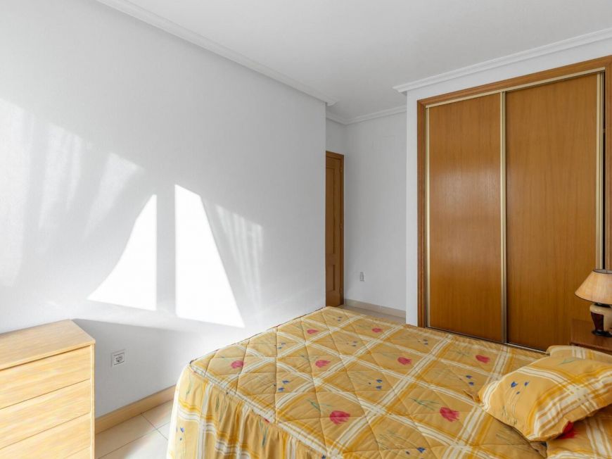 España Oportunidad impecable de 2 dorm con SOL