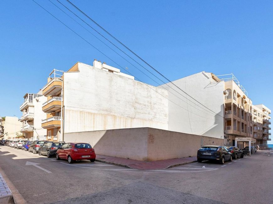 España Planta baja de 2 dormitorios y 2 baños en segunda línea