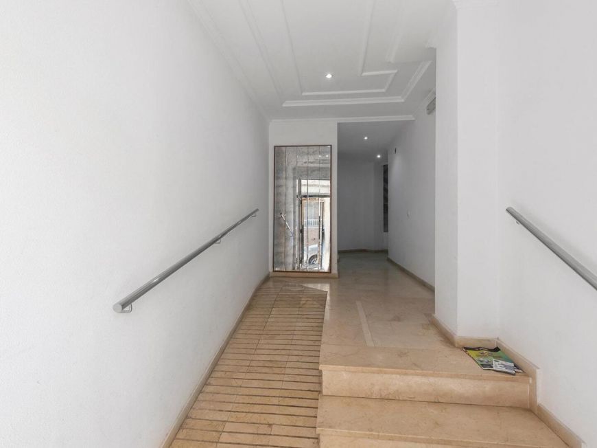 España Planta baja de 2 dormitorios y 2 baños en segunda línea