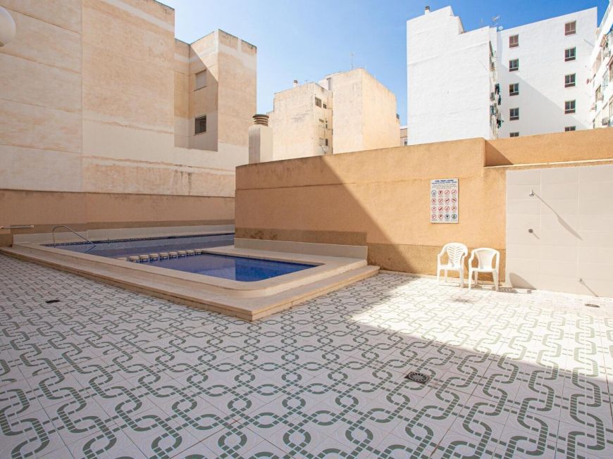 Испания Квартира на первом этаже с 2 спальнями, патио, бассейном и туристической лицензией, 850 метров от пляжа Асекион