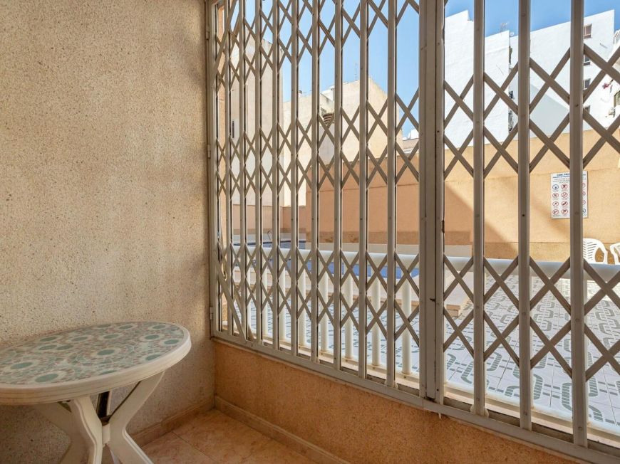 Espanha Ground floor apartment with 2 bedrooms, patio, pool and tourist license, 850 meters from Playa de la Acequión