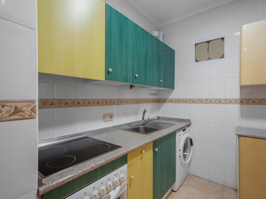 Espanha Ground floor apartment with 2 bedrooms, patio, pool and tourist license, 850 meters from Playa de la Acequión