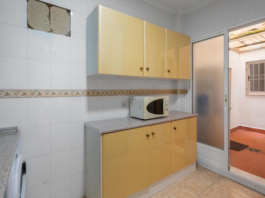 Espanha Ground floor apartment with 2 bedrooms, patio, pool and tourist license, 850 meters from Playa de la Acequión