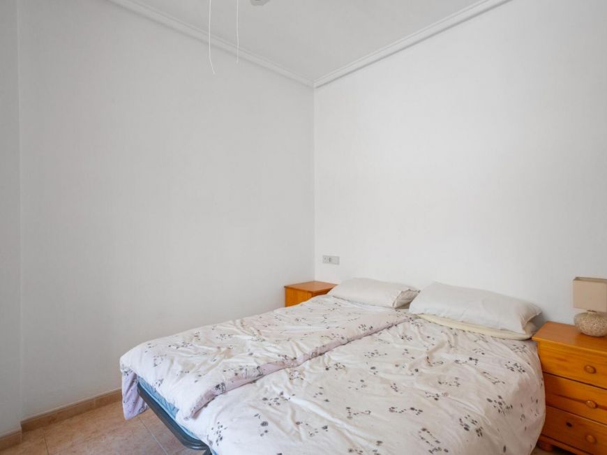 Espanha Ground floor apartment with 2 bedrooms, patio, pool and tourist license, 850 meters from Playa de la Acequión