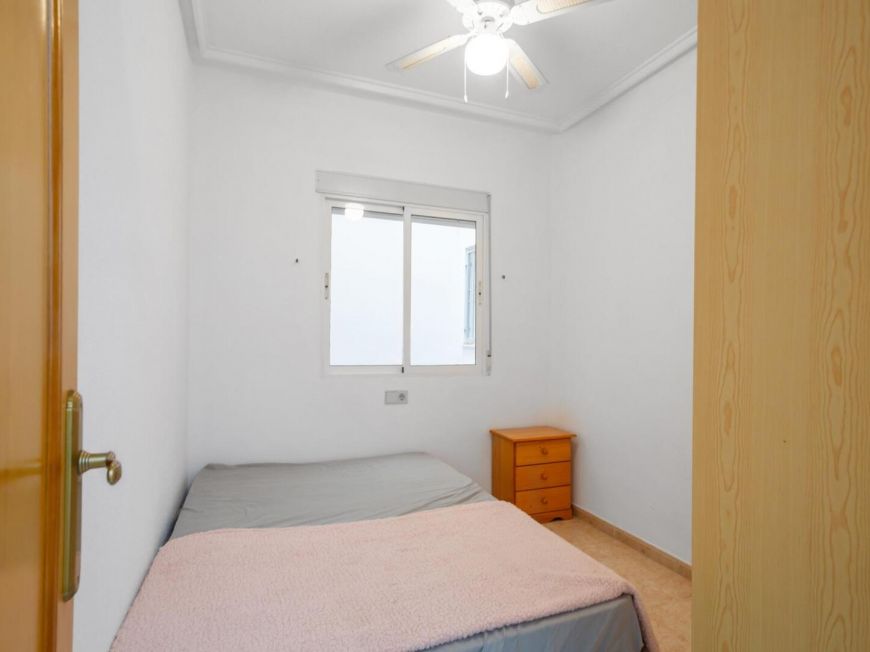 Espanha Ground floor apartment with 2 bedrooms, patio, pool and tourist license, 850 meters from Playa de la Acequión