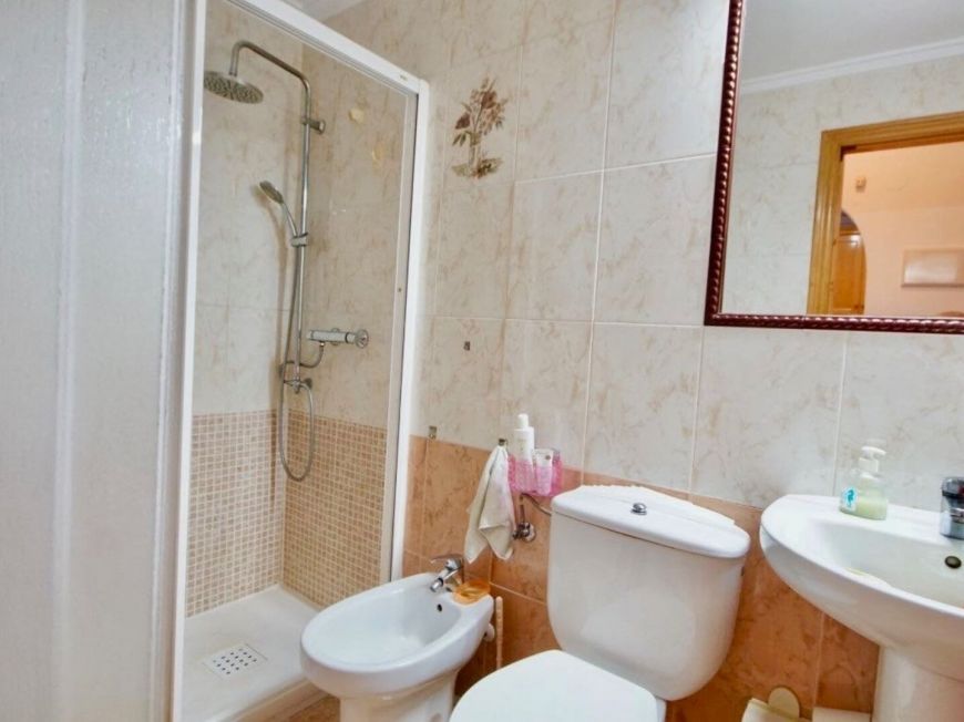 Spanien Helle 1-Zimmer-Wohnung mit Terrasse neben Mercadona - Busbahnhof