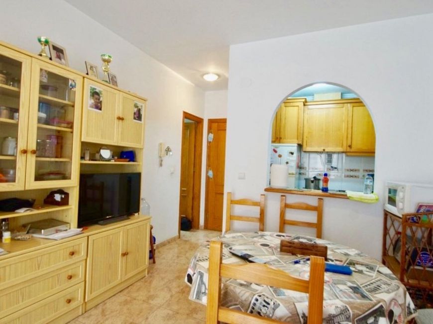 Spanien Helle 1-Zimmer-Wohnung mit Terrasse neben Mercadona - Busbahnhof