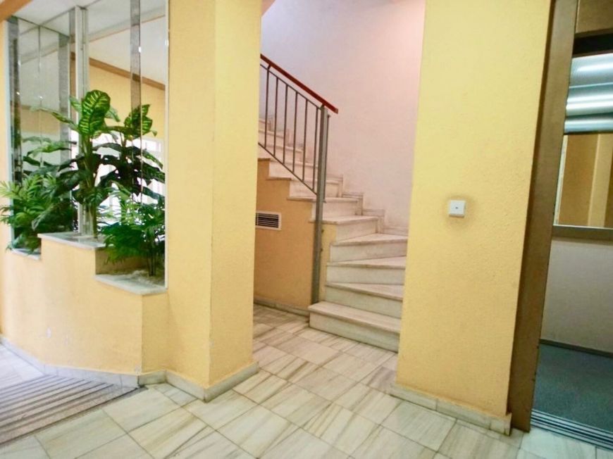 Spanien Helle 1-Zimmer-Wohnung mit Terrasse neben Mercadona - Busbahnhof