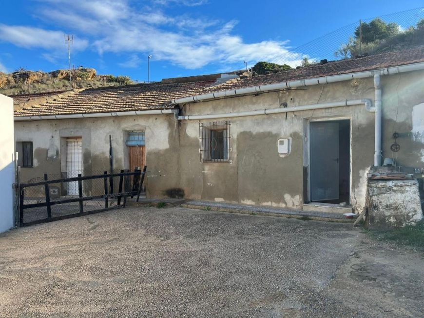 Španělsko RENOVATION OPPORTUNITY! 2 HOUSES + 160 m2 PLOT IN ROJALES