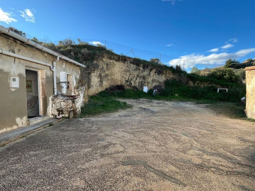 Španělsko RENOVATION OPPORTUNITY! 2 HOUSES + 160 m2 PLOT IN ROJALES