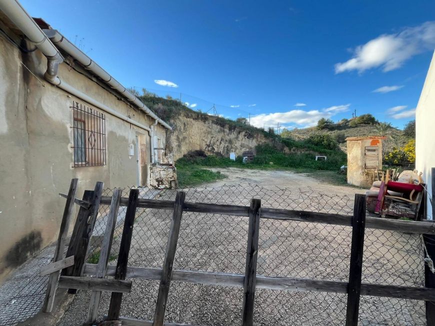 Španělsko RENOVATION OPPORTUNITY! 2 HOUSES + 160 m2 PLOT IN ROJALES