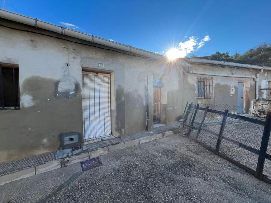 Španělsko RENOVATION OPPORTUNITY! 2 HOUSES + 160 m2 PLOT IN ROJALES