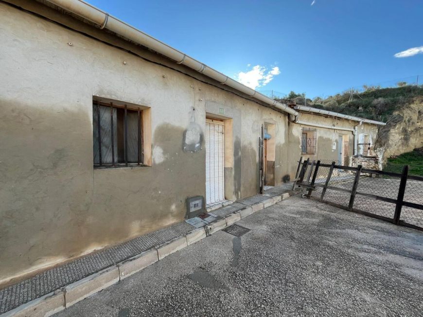 Španělsko RENOVATION OPPORTUNITY! 2 HOUSES + 160 m2 PLOT IN ROJALES