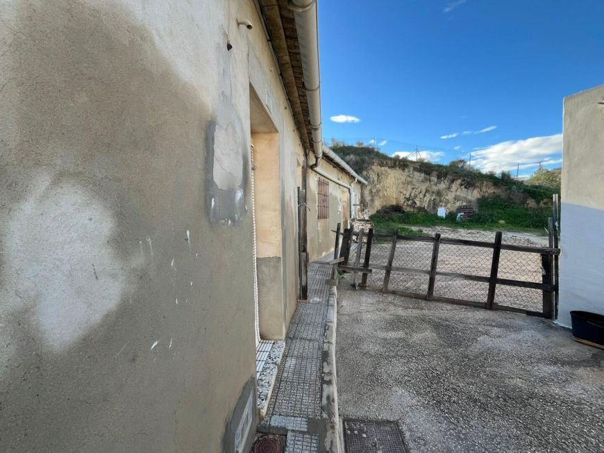 Španělsko RENOVATION OPPORTUNITY! 2 HOUSES + 160 m2 PLOT IN ROJALES