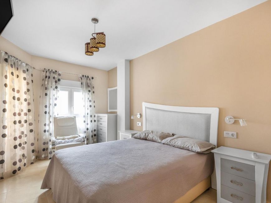 Španělsko Spacious 4-bedroom apartment in central area – Calle San Pascual (next to Calle Orihuela)