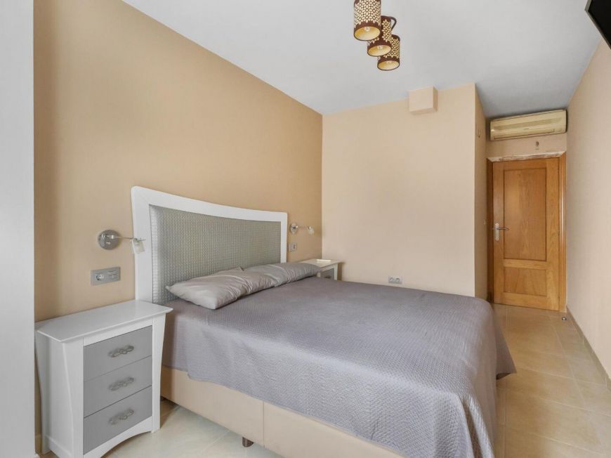 Испания Spacious 4-bedroom apartment in central area – Calle San Pascual (next to Calle Orihuela)