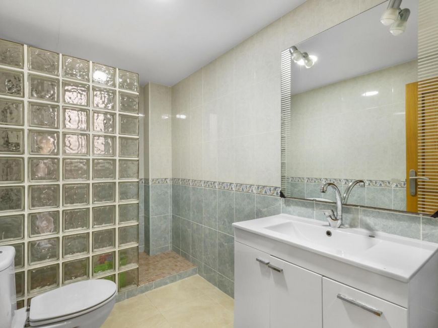 Испания Spacious 4-bedroom apartment in central area – Calle San Pascual (next to Calle Orihuela)