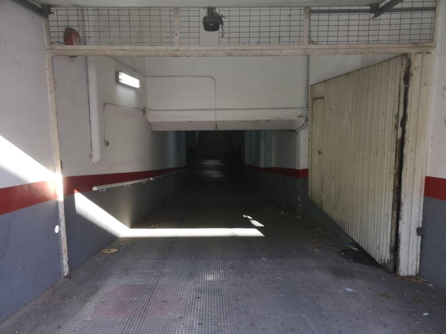 Spain Opportunity!! Enclosed parking space in Torrevieja